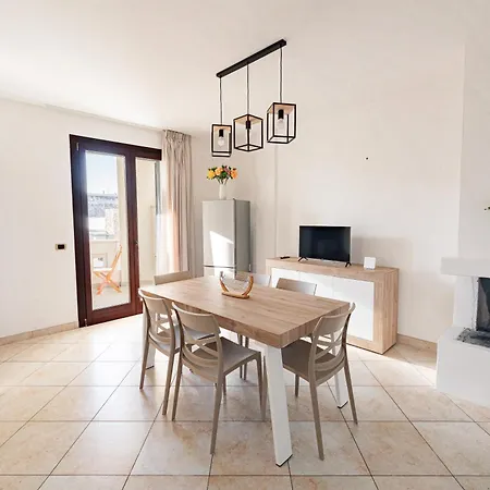 Iris Apartment *